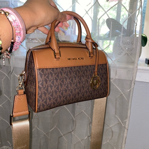 I need to pay for college so getting rid of anything i dont need anymore - Picture 4 of 5